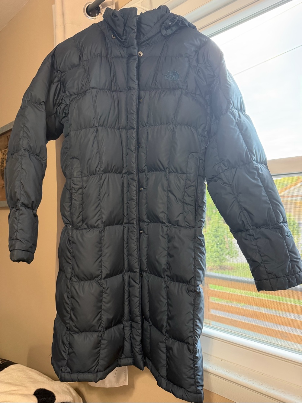The North Face Puffer Jacket - Dark Blue. Small